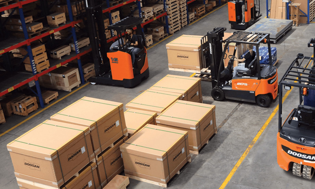 How Forklift Hire Can Reduce Warehouse Maintenance Costs