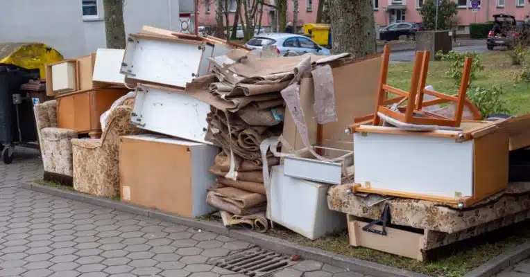 Big Stuff, Big Problem: How Shops and Offices Get Rid of Bulky Waste