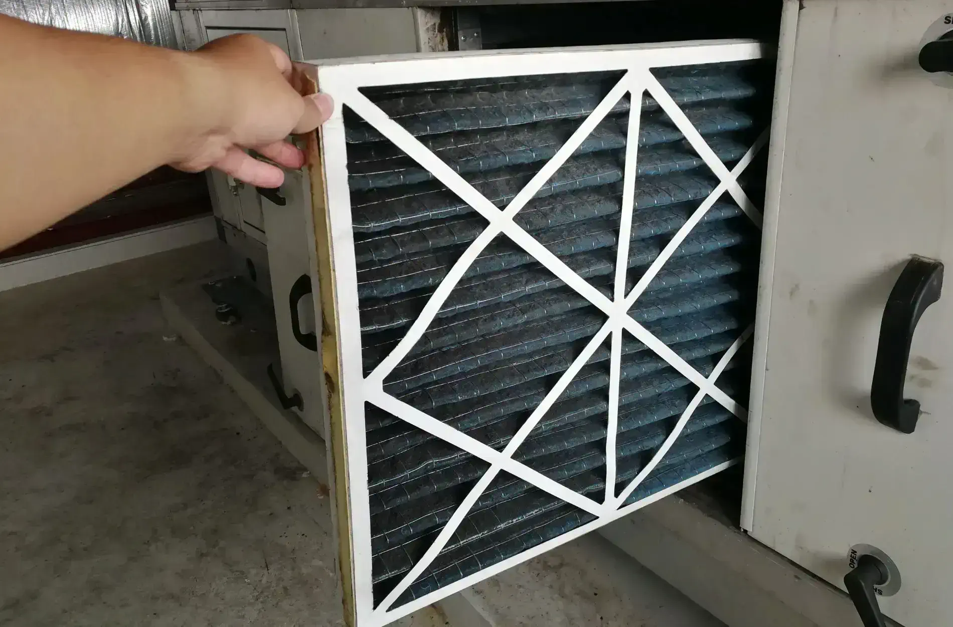 How to Find Commercial Air Filter Suppliers That Actually Show Up